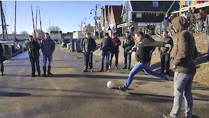 Wie schiet de bal als laatst in de botter?!