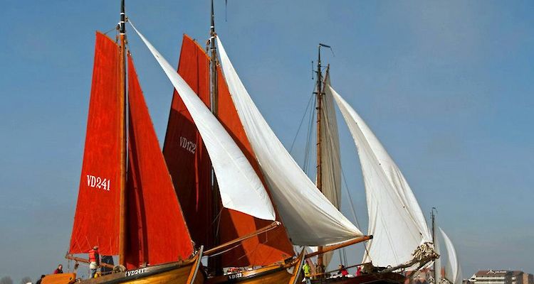 Zeilen op een authentieke Volendammer Kwak